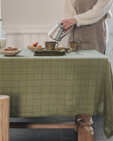 Detalle del mantel Marta Pesto con servilleta Miso a juego