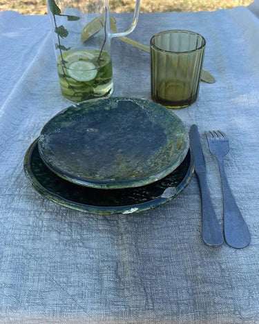Composición de mesa con mantel TANDORI