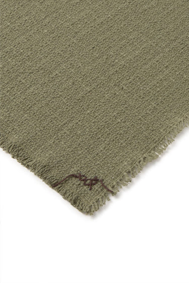 Set de manteles individuales de algodón kaki en ambiente de comedor
