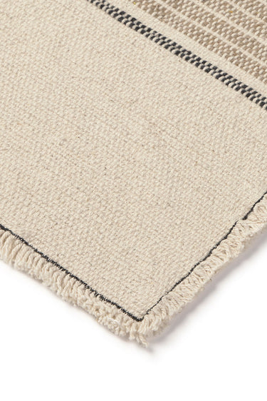 Set de manteles individuales de algodón natural en ambiente de comedor