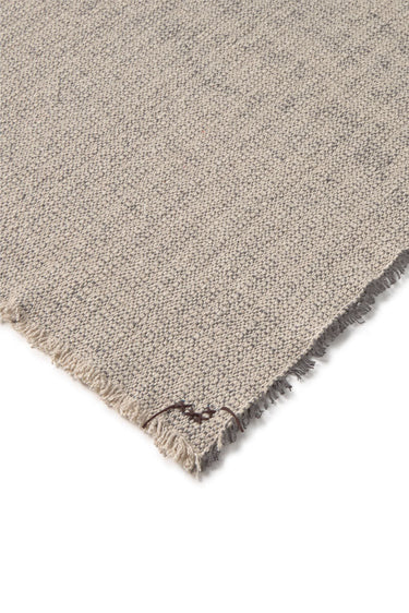 Detalle del algodón tejido en telar de los manteles individuales natural y gris