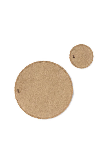 Set de cuatro manteles individuales y posavasos de algodón reciclado ocre