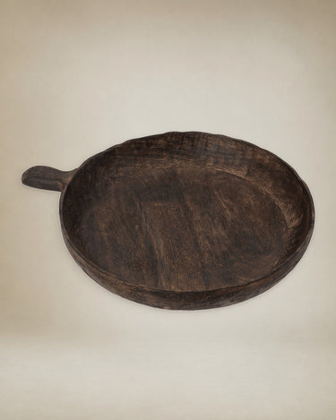 Cuenco de madera de mango oxidado visto desde arriba