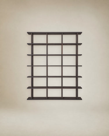 Detalle de estantería grande Kona Ferm Living
