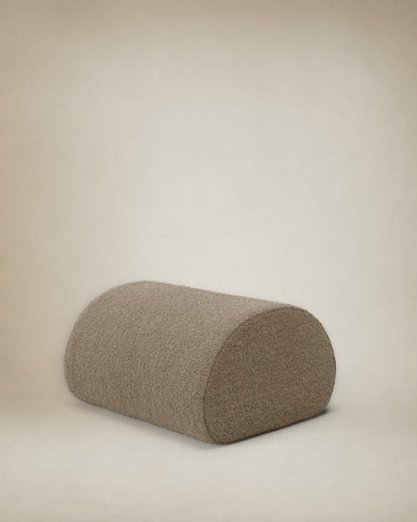 Puf Rouli de bouclé beige para salón en Matuta Home - imagen 1