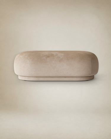 Otomana Rico de terciopelo beige arena en Matuta Home - imagen 1