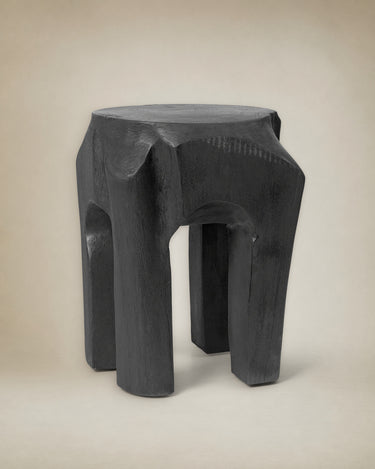 Taburete negro de raíz