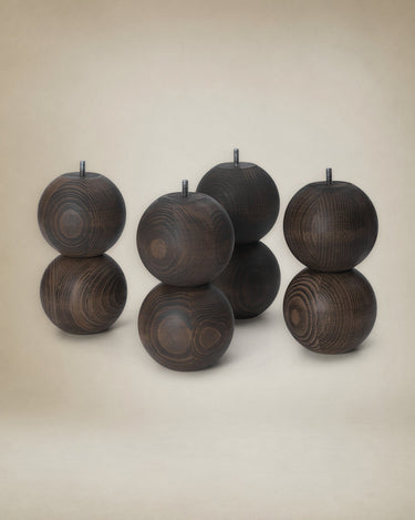 Patas de cama de madera en ambiente