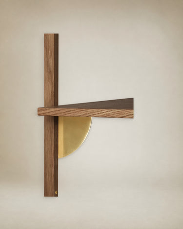 Estantería de pared de madera natural