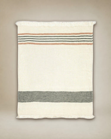 Detalle de fouta de lino para playa y baño