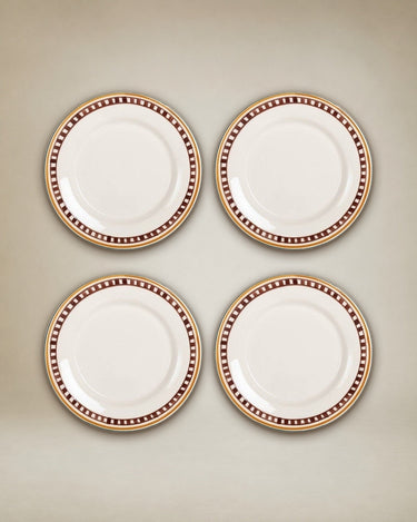 Detalle de plato de ensalada pintado a mano