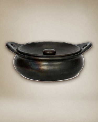 Olla de cerámica negra artesanal