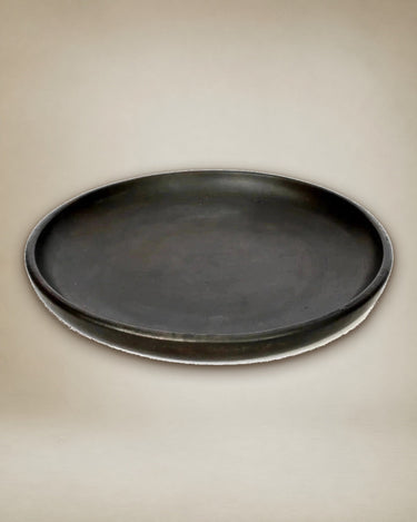 Small black ceramic plate by Bazar Bizar, finish detail