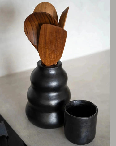 Burnt black ceramic cup by Bazar Bizar, detail view