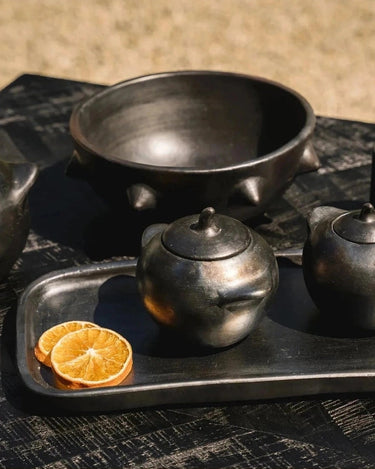 Burnt black ceramic cup by Bazar Bizar, texture detail