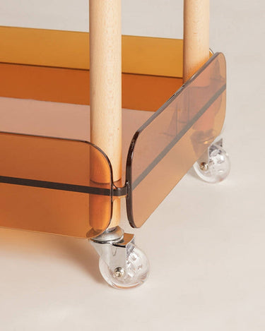 Detalle de mesa auxiliar transparente
