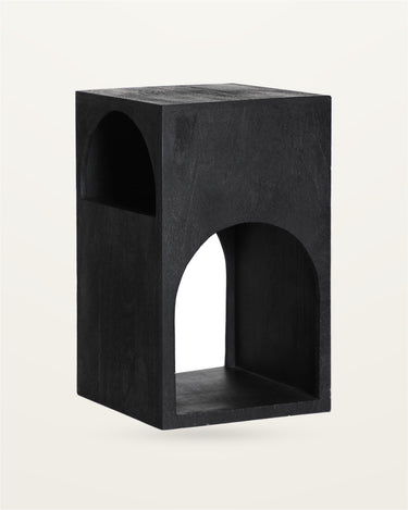 Mesa auxiliar alta de madera de mango negra de Kodu Home Design