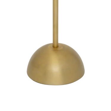 Mesa auxiliar baja de aluminio dorado: detalle de la base curva dorada