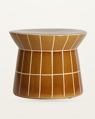 Mesa auxiliar baja de cerámica ámbar brillante de Kodu Home Design