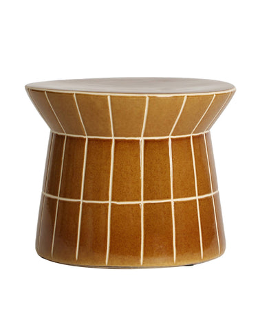Mesa auxiliar baja de cerámica ámbar brillante de Kodu Home Design