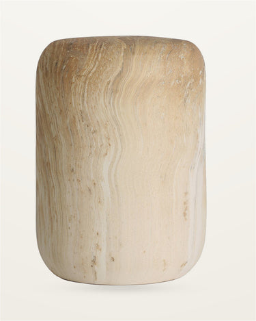 Mesa auxiliar de cerámica marrón con forma orgánica de Kodu Home Design