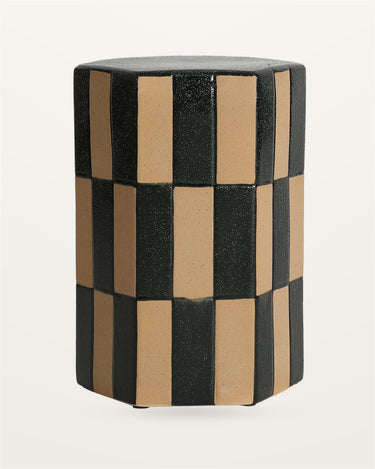 Mesa auxiliar de cerámica verde y crema de Kodu Home Design