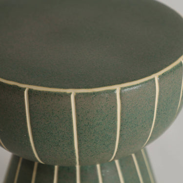 Mesa auxiliar de Kodu Home Design en color verde mate