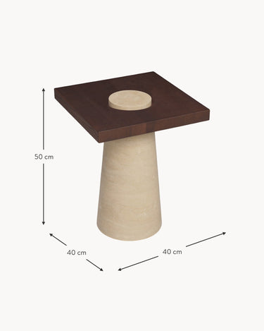 Mesa auxiliar de Ferm Living con base de travertino en un esquema acotado.