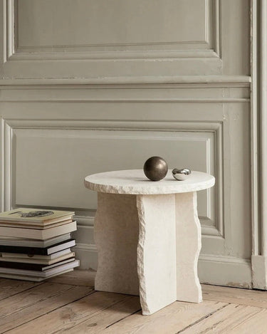Mesa auxiliar de mármol blanco Ferm Living