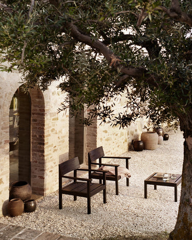 Mesa auxiliar de pino Accoya negro mate de Tine K Home