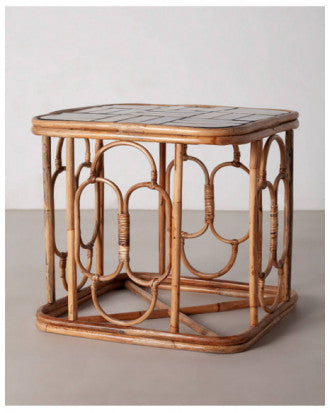Mesa auxiliar de ratán con tablero cerámico decorativo