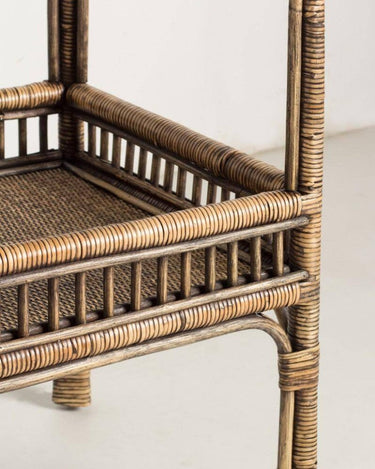 Mesa auxiliar de ratán rectangular con bandeja inferior