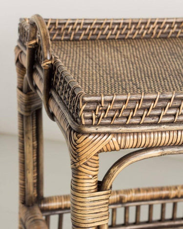 Mesa auxiliar de ratán natural para salón