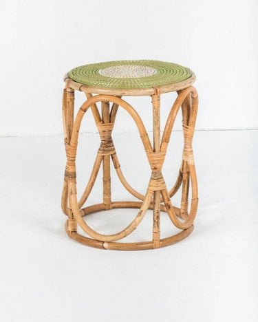 Mesa auxiliar de ratán verde