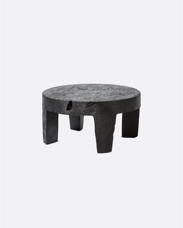Mesa auxiliar RIVIA de madera de suar negra — detalle 2