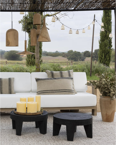 Mesa auxiliar RIVIA de madera de suar negra — detalle 4