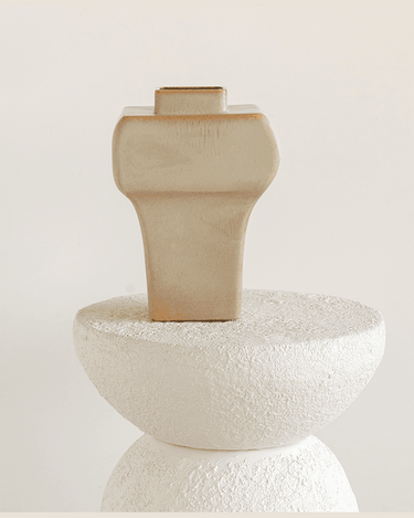 Mesa auxiliar Umi de metal blanco texturizado