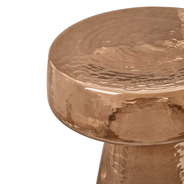 Superficie martillada de la mesa auxiliar marrón de Broste Copenhagen