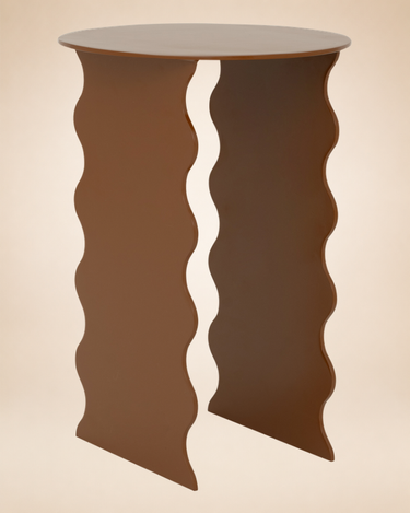Mesa auxiliar Wavy de metal con acabado adobe