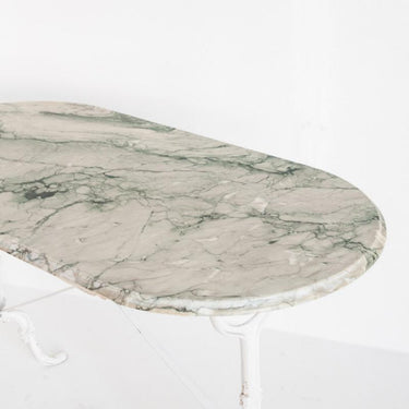 Detalle de una esquina del tablero de mármol verde