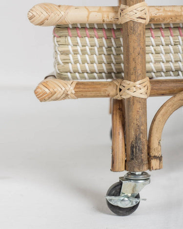 Mesa auxiliar camarera de ratán con ruedas