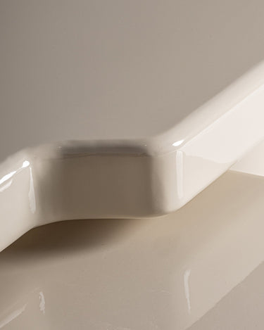 Mesa de centro de juego de 2 dm beige brillante de Vical, detalle de la unión entre los volúmenes curvos