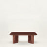 Mesa de Gabrielle Paris, silueta y acabado de mesa de centro rectangular de madera lacada arándano