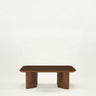 Mesa de Gabrielle Paris, silueta y acabado de mesa de centro rectangular de madera lacada caramelo