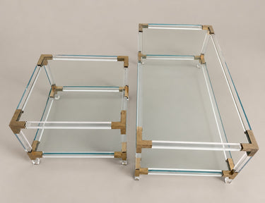 Mesa de centro transparente de dos niveles — mesa rectangular junto a mesa cuadrada no incluida