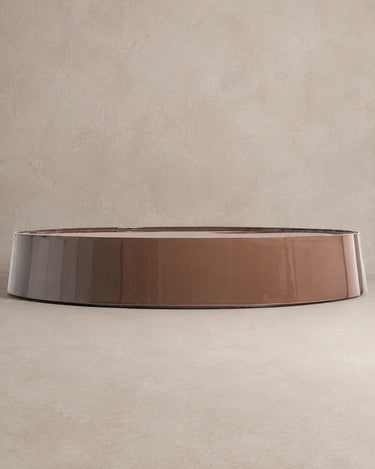 Mesa de centro DM marrón brillo Vical sobre fondo topo claro