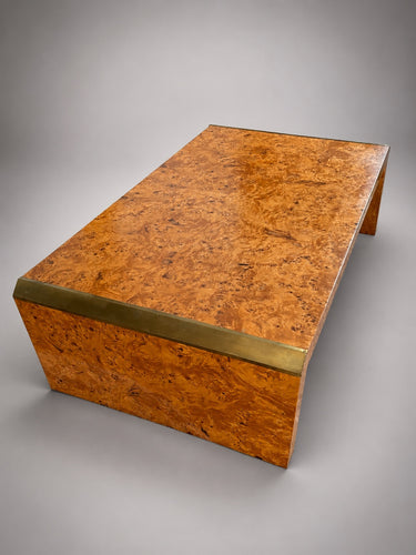 Mesa de centro vintage rectangular de madera de raíz con borde de latón