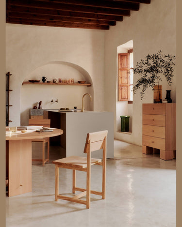 Detalle de la mesa de comedor Aukko