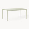 Mesa rectangular verde completa en tres cuartos.