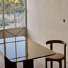 Mesa de Gabrielle Paris, silueta y acabado de mesa de comedor rectangular compacta en caramelo lacado